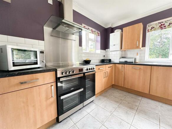 ALTERNATE VIEW OF KITCHEN/DINER