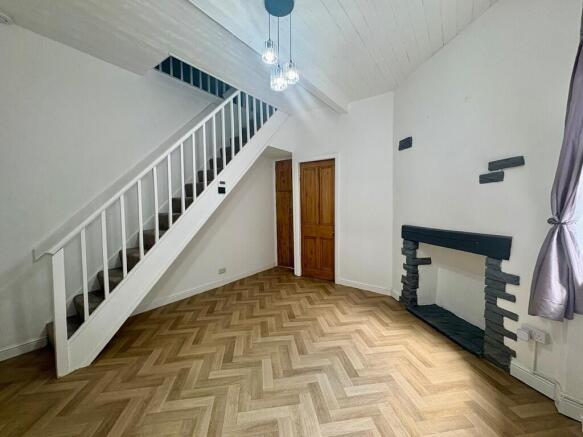 4 bed Terraced to rent Image 4