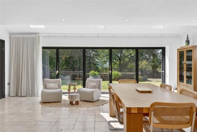 6 bed Detached for sale Image 5