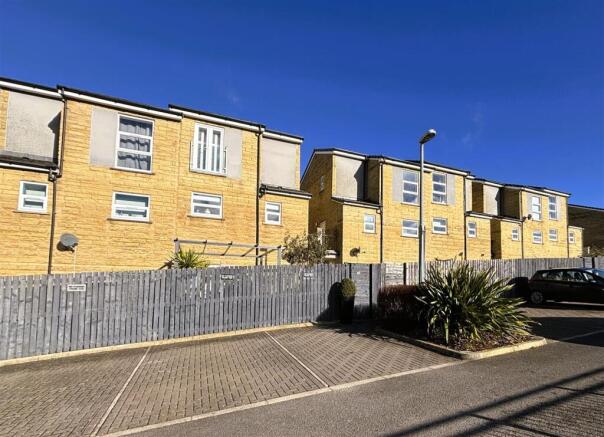 3 bed Semi-Detached for sale Image 10