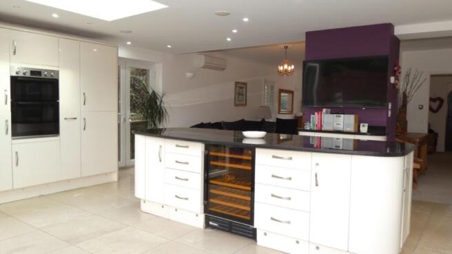 4 bed Detached for sale Image 10