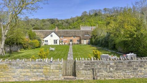 Immaculate Grade ll listed former farmhouse with annexe and c.5 acres