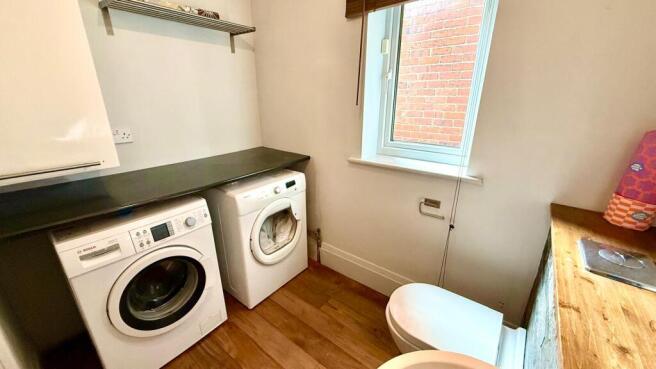 4 bed House to rent Image 10