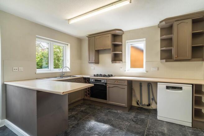 4 bed Detached for sale Image 7