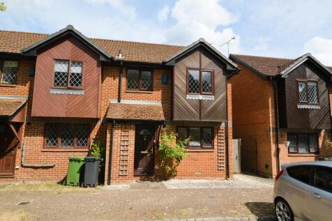 Suffolk Close, Bagshot