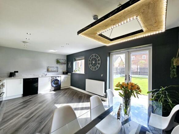 4 bed Detached for sale Image 5