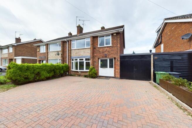 3-bed semi-detached on Woodcote Avenue, Kenilworth, Warwickshire, CV8, £400,000