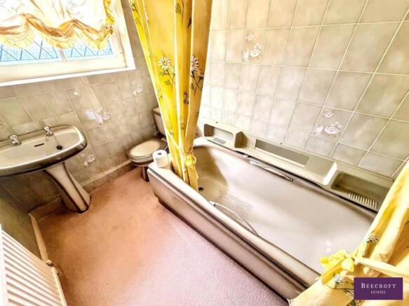 3 bed Semi-Detached Bungalow for sale Image 7
