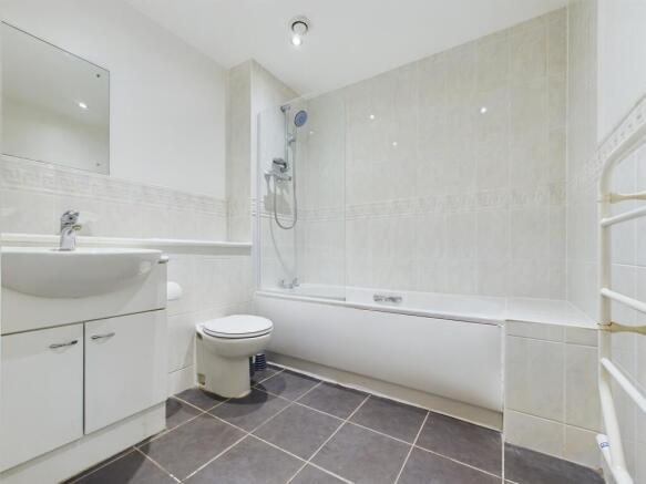 1 bed Apartment to rent Image 6