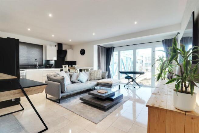 LIVING / DINING KITCHEN