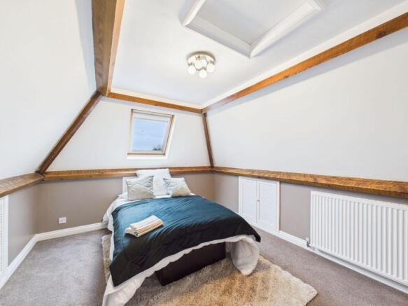 5 bed Detached for sale Image 10
