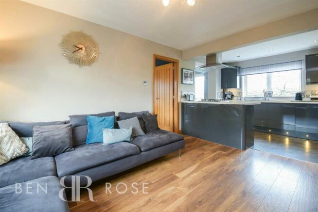 Lounge/Kitchen