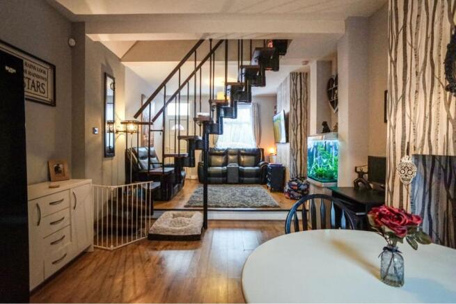 Lounge/Dining Room