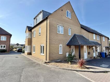 Olivia Close, Upton