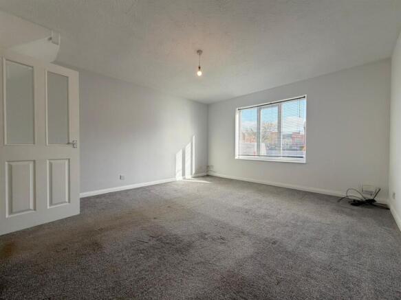 2 bed Town House to rent Image 5