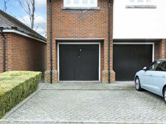 Garage/Parking