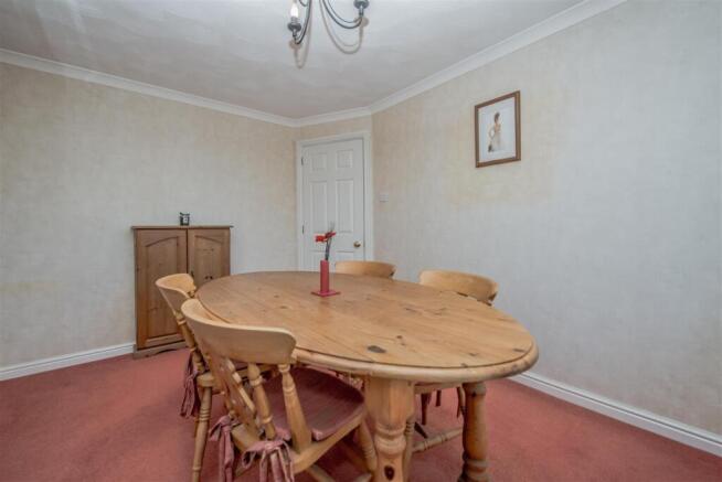 4 bed Detached for sale Image 10