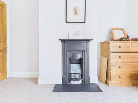 3 bed Terraced for sale Image 9