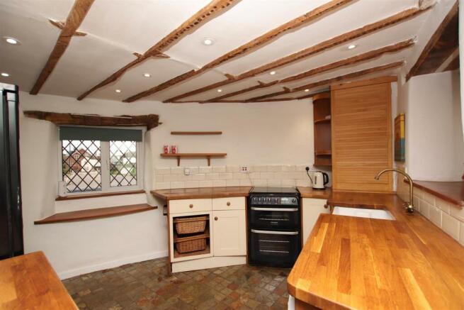 Kitchen_a.JPG