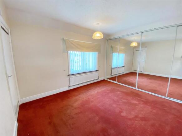 Bedroom 1 pic 1.jpg