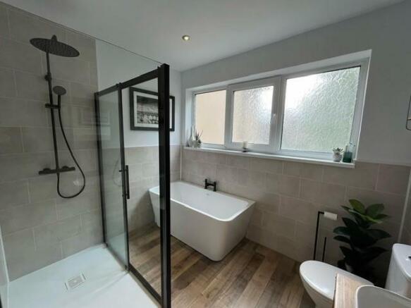 MODERN BATHROOM