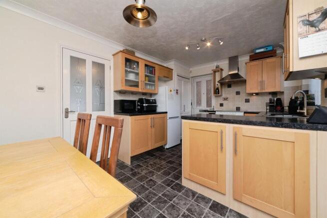 2 bed Semi-Detached for sale Image 6