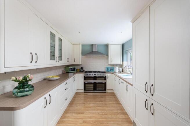 4 bed House for sale Image 4