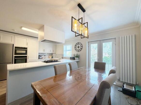 3 bed Terraced to rent Image 8