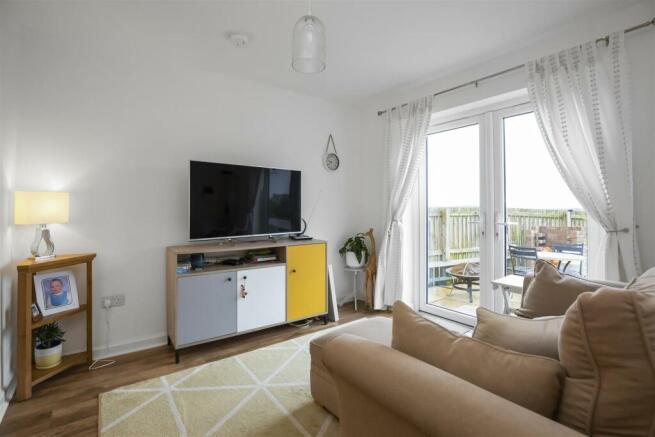 32 Wallace Crescent 8.jpg