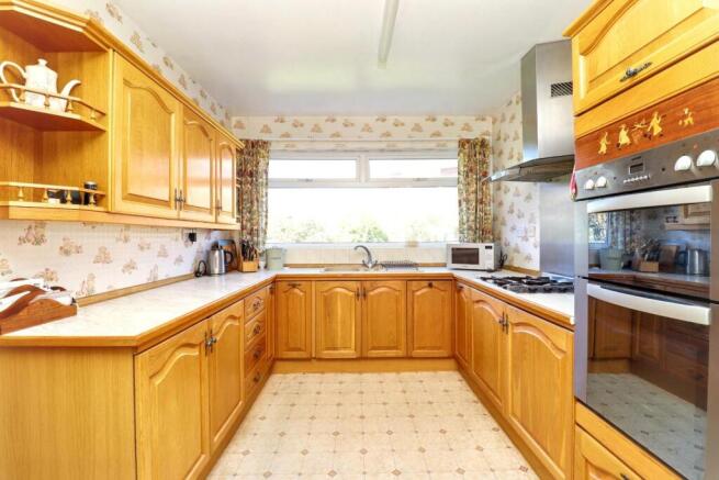 4 bed Detached for sale Image 8