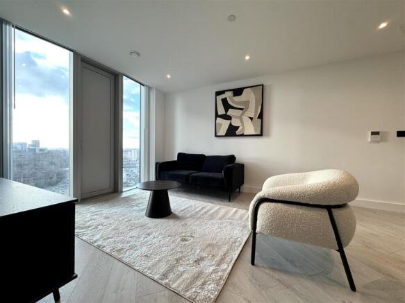 Living room pic 8.jpeg