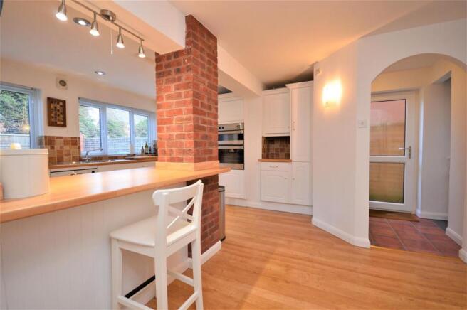 012 kitchen queenswood.JPG