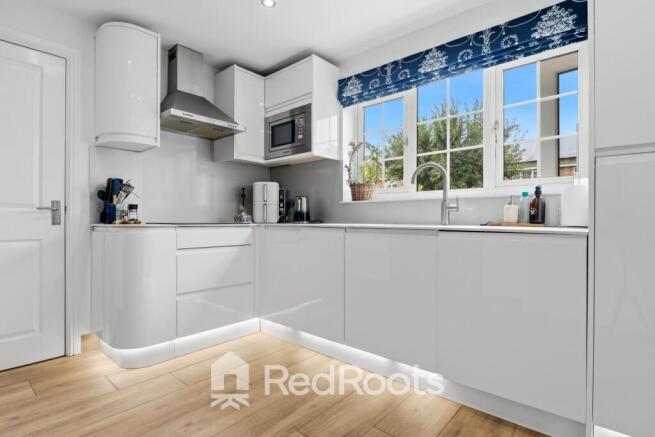 5 bed Detached for sale Image 5