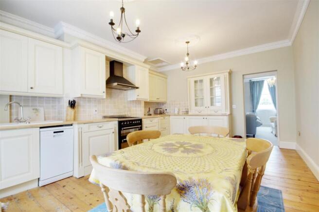 Kitchen B.jpg