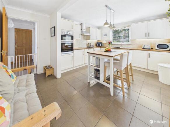 KITCHEN/BREAKFAST ROOM