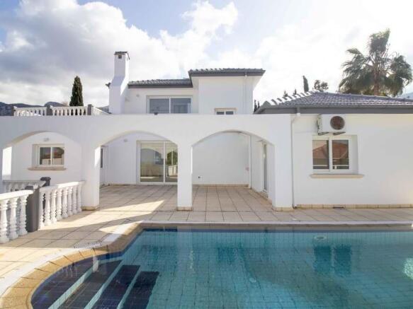 4 bedroom resale villa + swimming pool + central heating + air conditioning + Title deed in the owner?s name VAT paid Image 9999 2