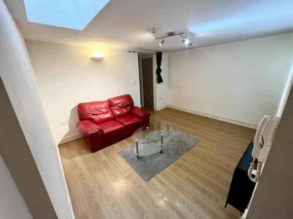 1 bed flat to rent Broadway, Roath CF24