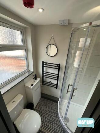 1 bed House Share to rent Image 4