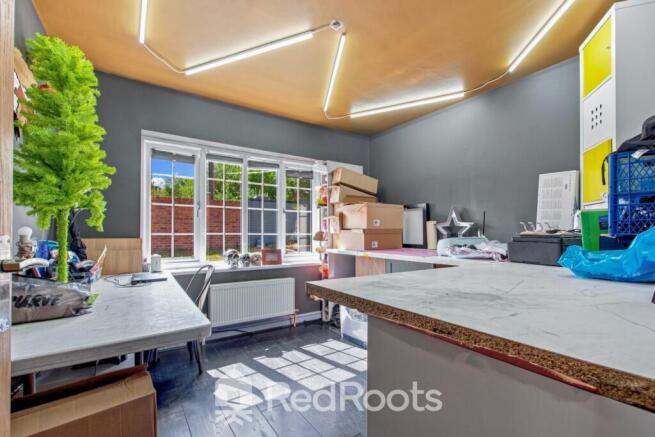 4 bed Semi-Detached for sale Image 8