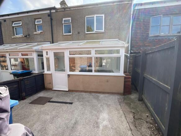 2 bed Terraced to rent Image 11