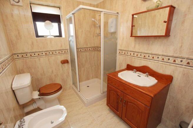 EN SUITE SHOWER ROOM