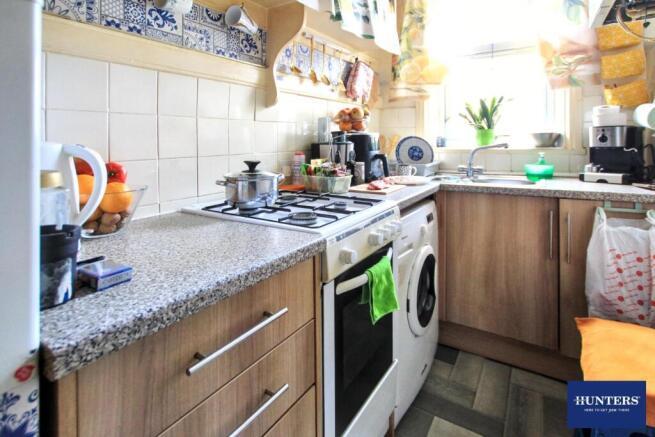 2 bed Terraced to rent Image 5