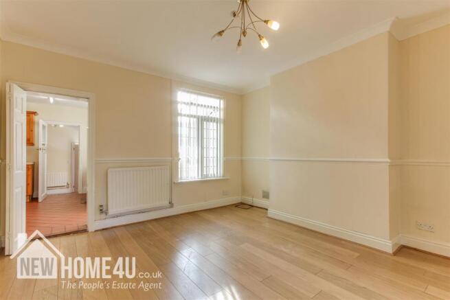 DINING ROOM: