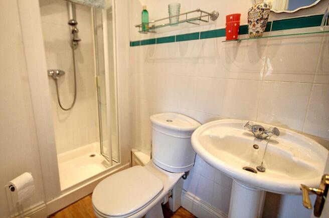 5 bed Terraced for sale Image 9