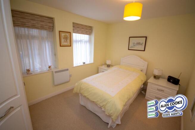 BEDROOM 2
