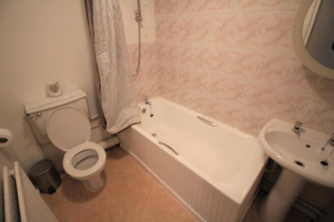 2 bed Flat for sale Image 7