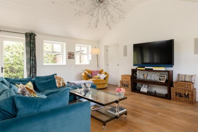 6 bed Detached for sale Image 7