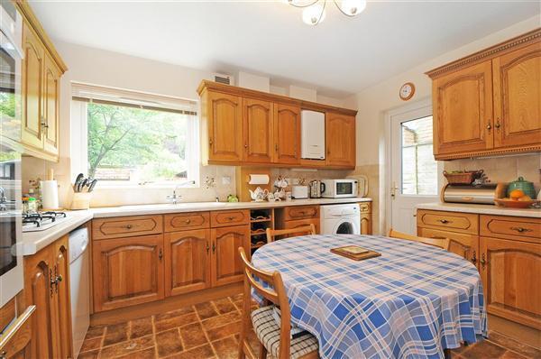 KITCHEN/BREAKFAST