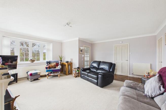 CAM04201G0-PR0163-STILL008