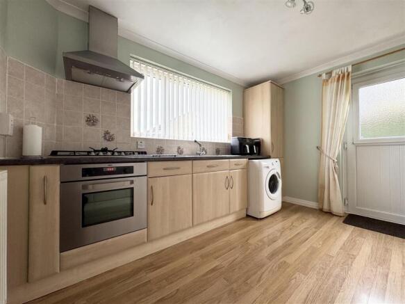 Reservoir View, Skelmanthorpe, Huddersfield HD8 9AD photo 5